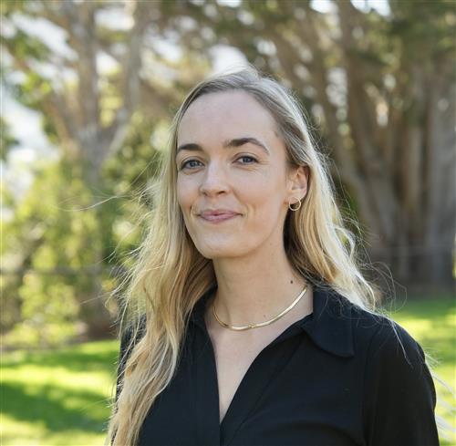 Headshot Anneli Tostar